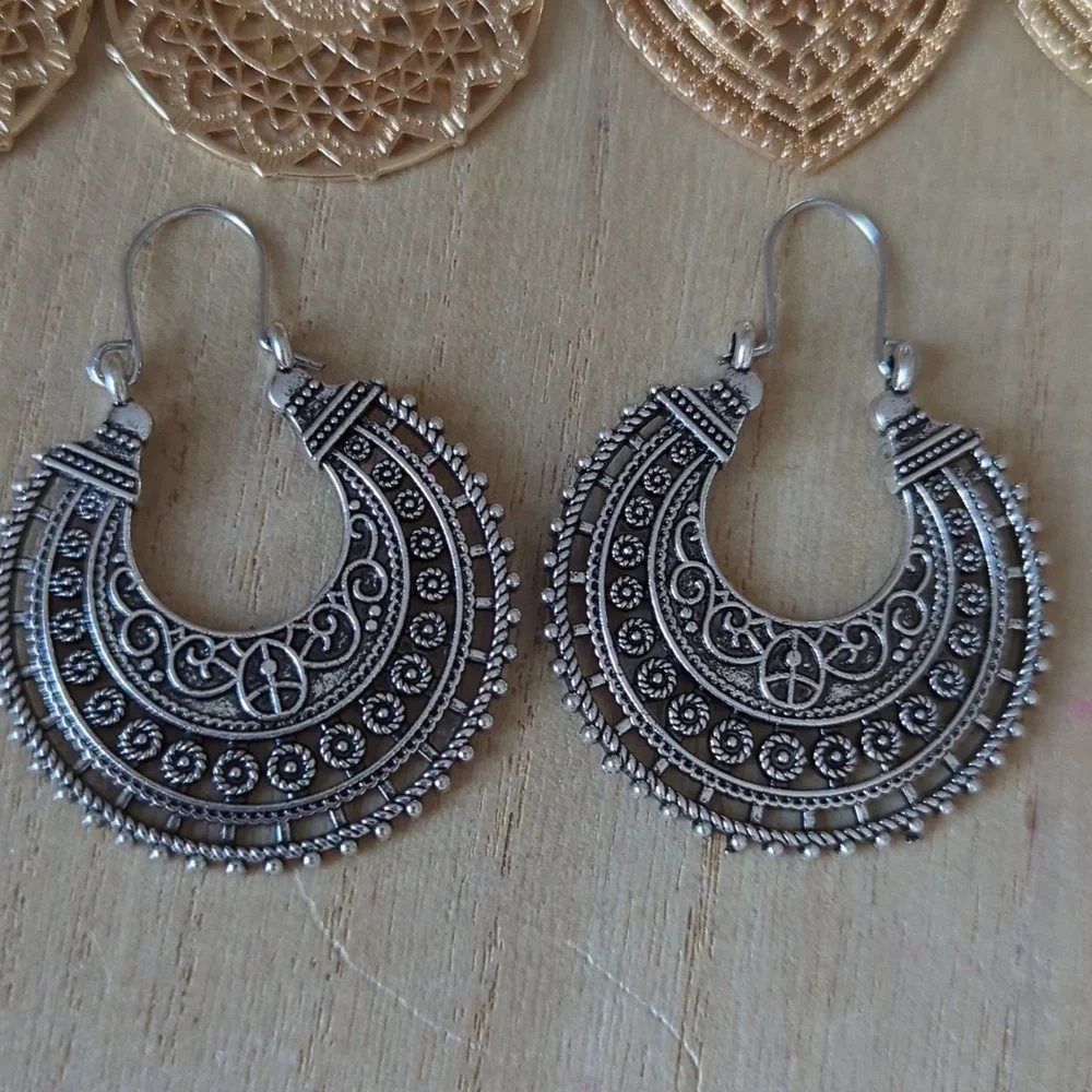 4 Pairs of Boho Style Earrings - Picture 5 of 5